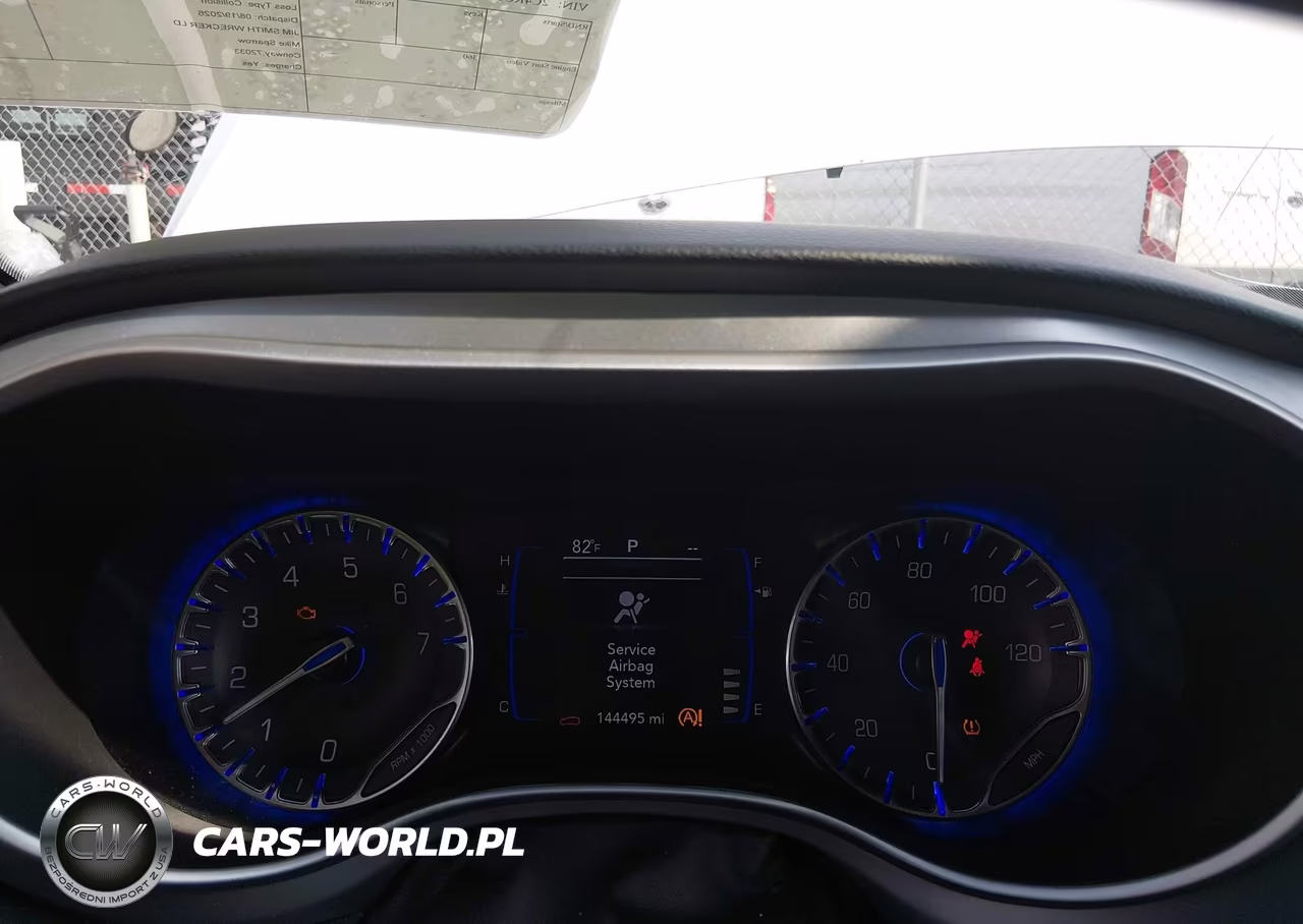 2020 Chrysler Pacifica Touring VIN:2C4RC1FG4LR183101 - 7