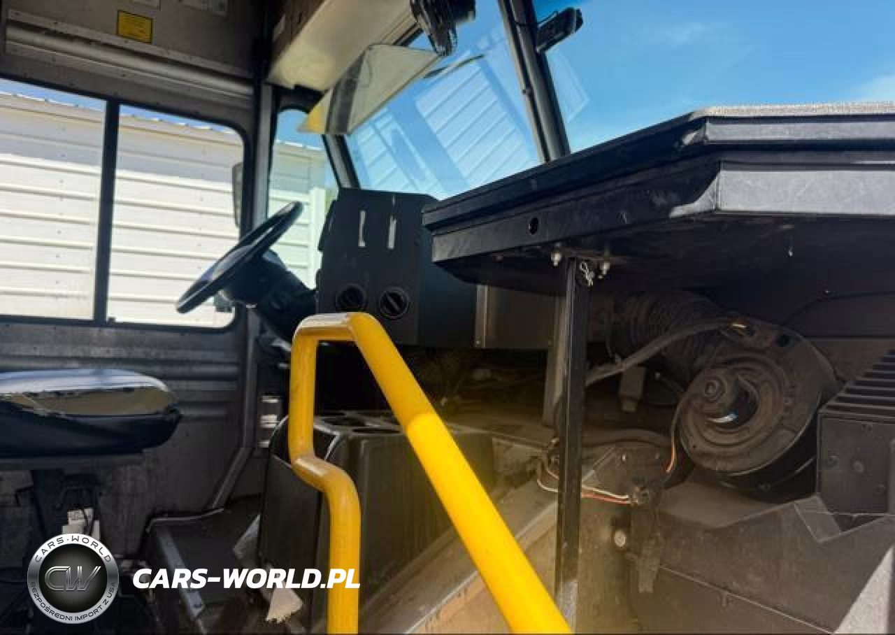 2015 Ford F-59 Commercial Stripped VIN:1F66F5KY4F0A04699 - 5