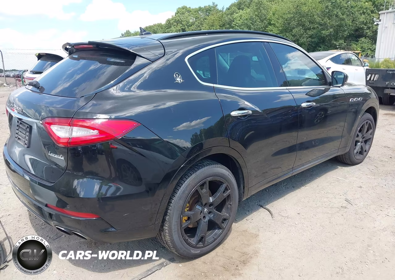 2017 Maserati Levante VIN:ZN661XUS0HX261027 - 4