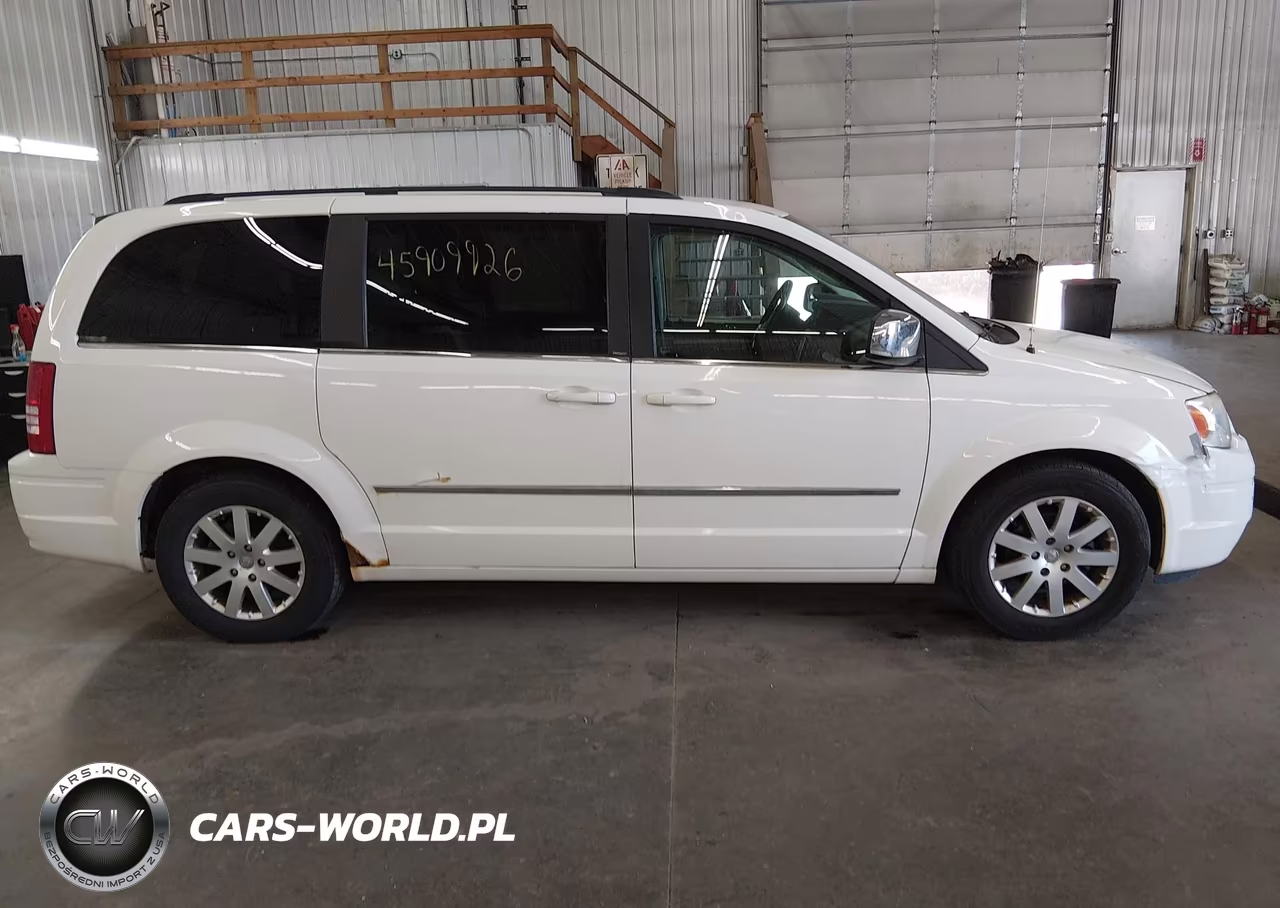 2010 Chrysler Town & Country Touring Plus VIN:2A4RR8DX5AR494375 - 13