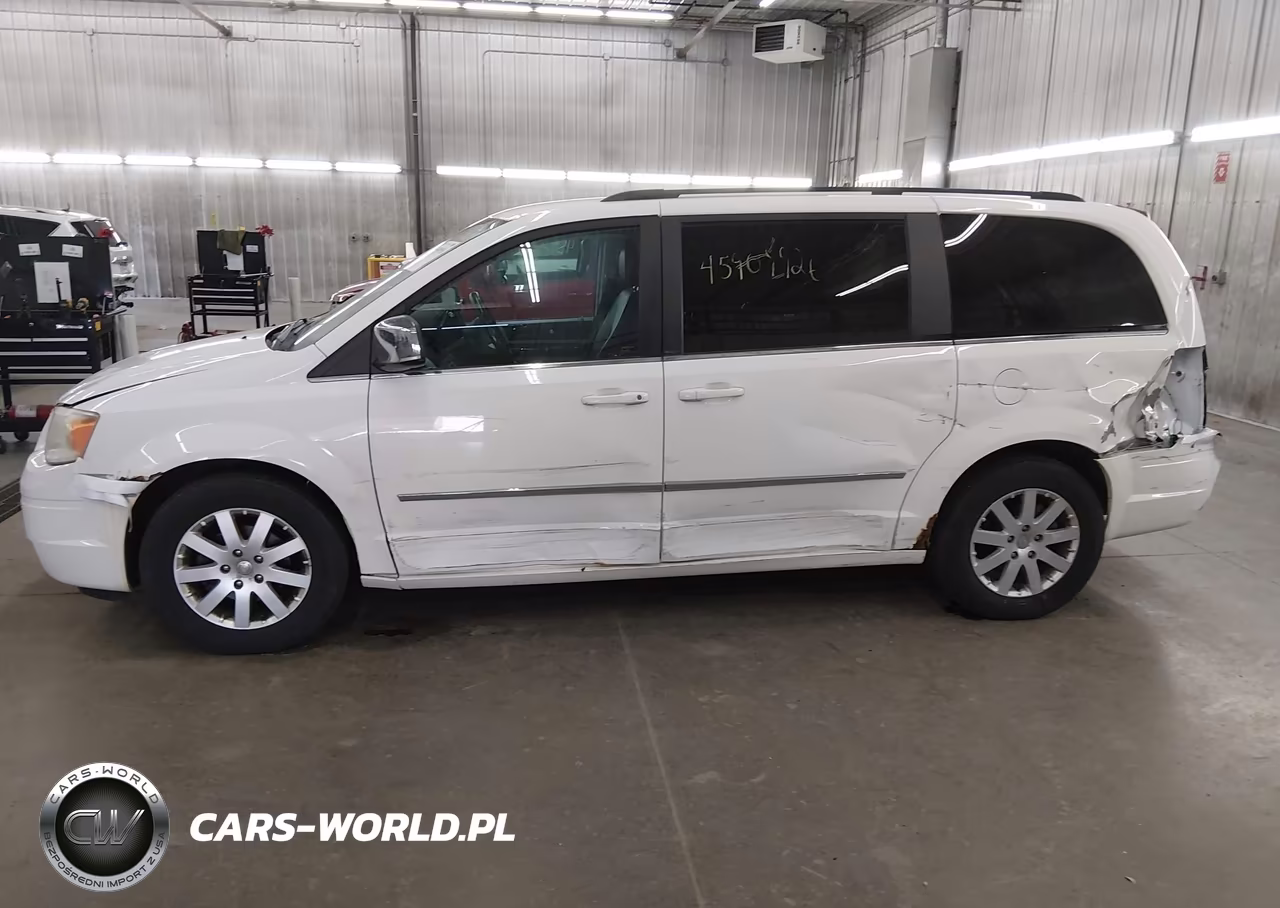 2010 Chrysler Town & Country Touring Plus VIN:2A4RR8DX5AR494375 - 14