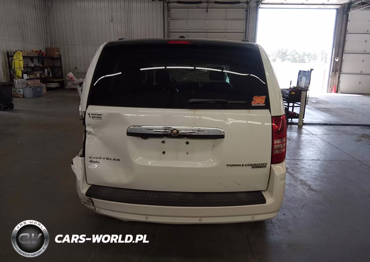 2010 Chrysler Town & Country Touring Plus VIN:2A4RR8DX5AR494375 - 16