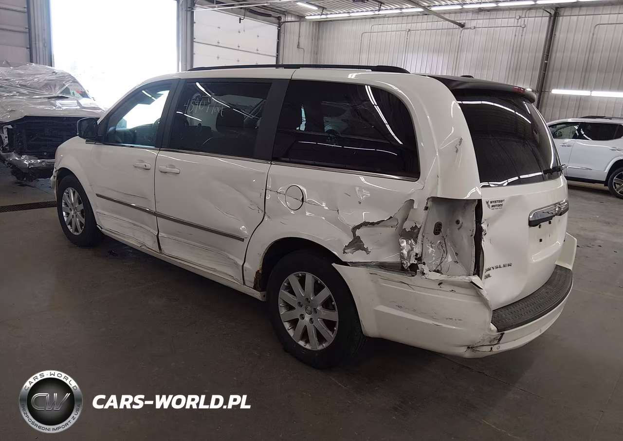 2010 Chrysler Town & Country Touring Plus VIN:2A4RR8DX5AR494375 - 3