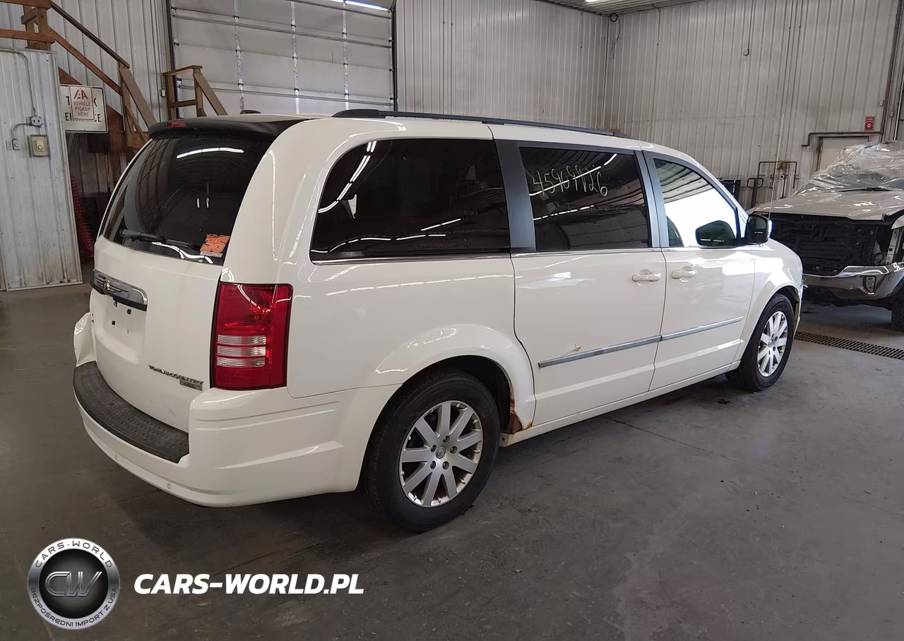 2010 Chrysler Town & Country Touring Plus VIN:2A4RR8DX5AR494375 - 4