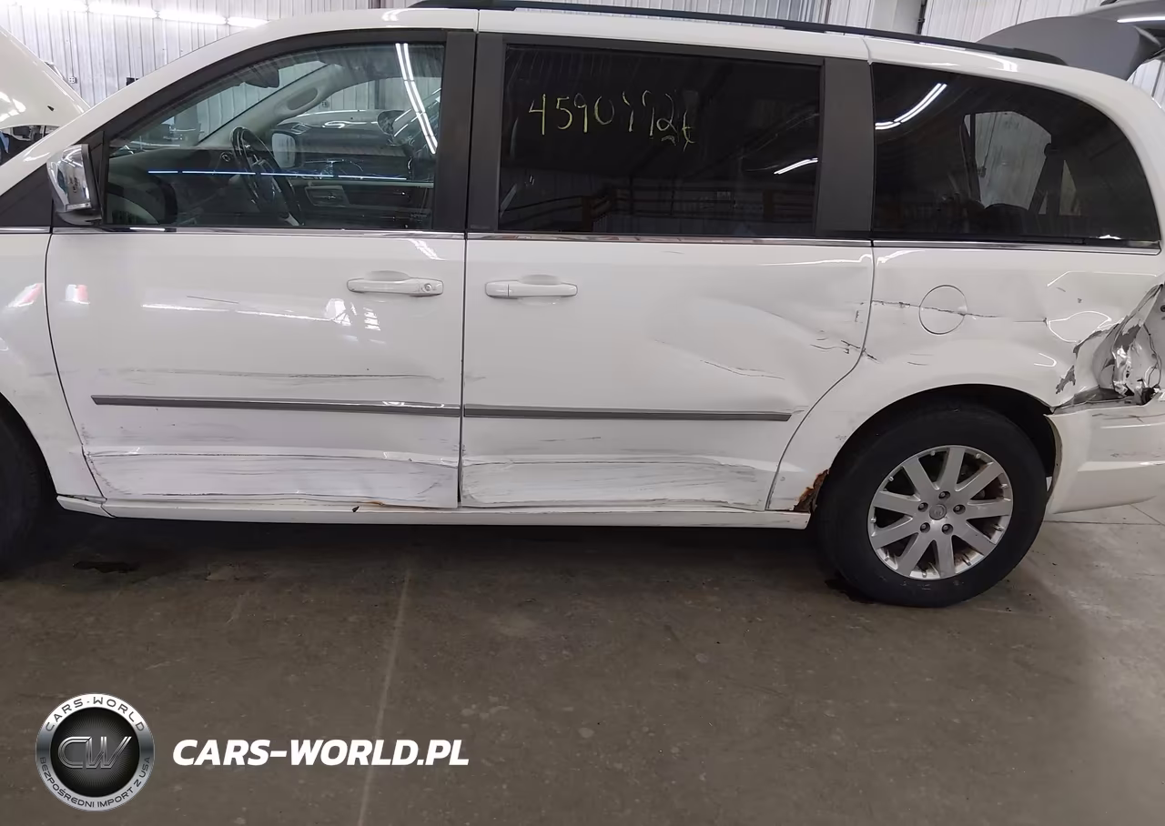 2010 Chrysler Town & Country Touring Plus VIN:2A4RR8DX5AR494375 - 6