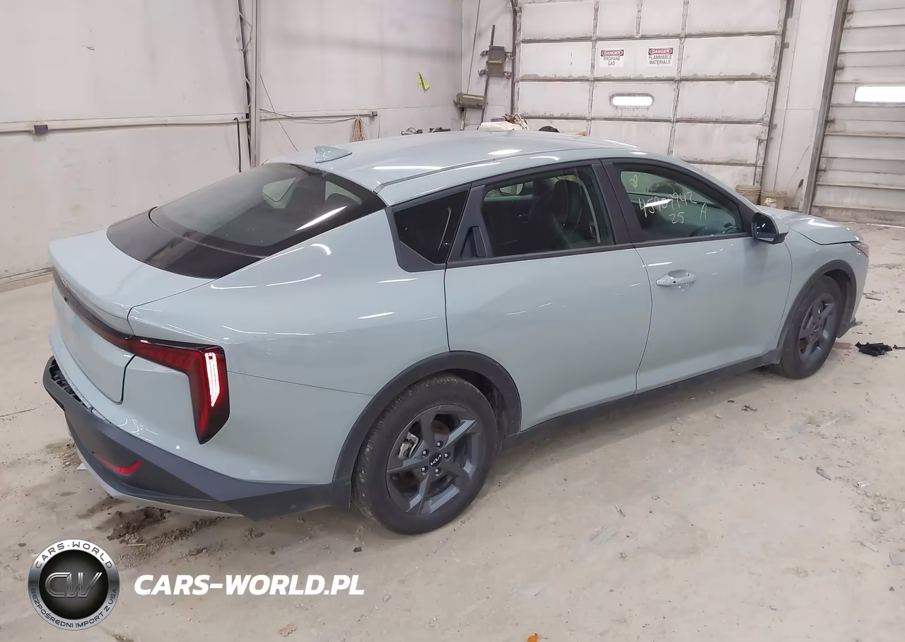 2025 Kia K4 Lxs VIN:3KPFT4DE5SE225149 - 4