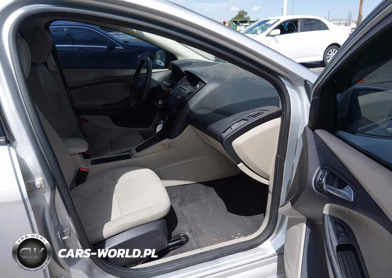 2015 Ford Focus Se VIN:1FADP3F22FL221586 - 5