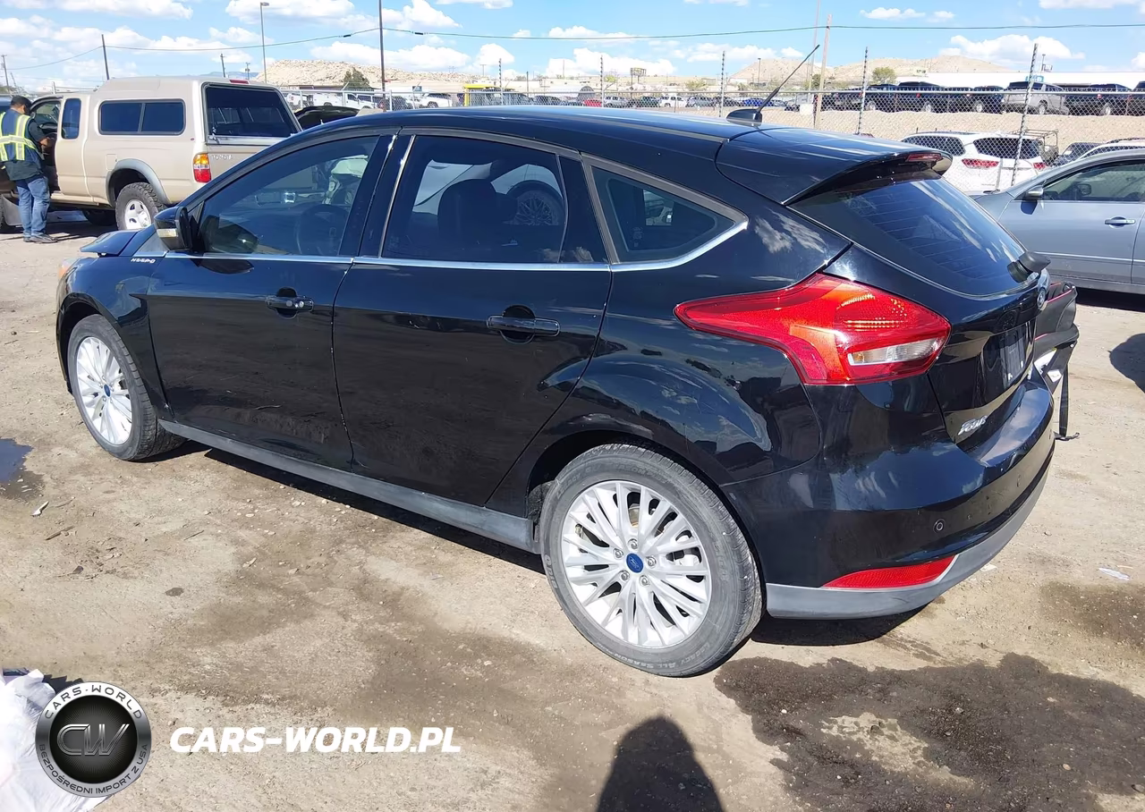 2016 Ford Focus Titanium VIN:1FADP3N22GL394964 - 3