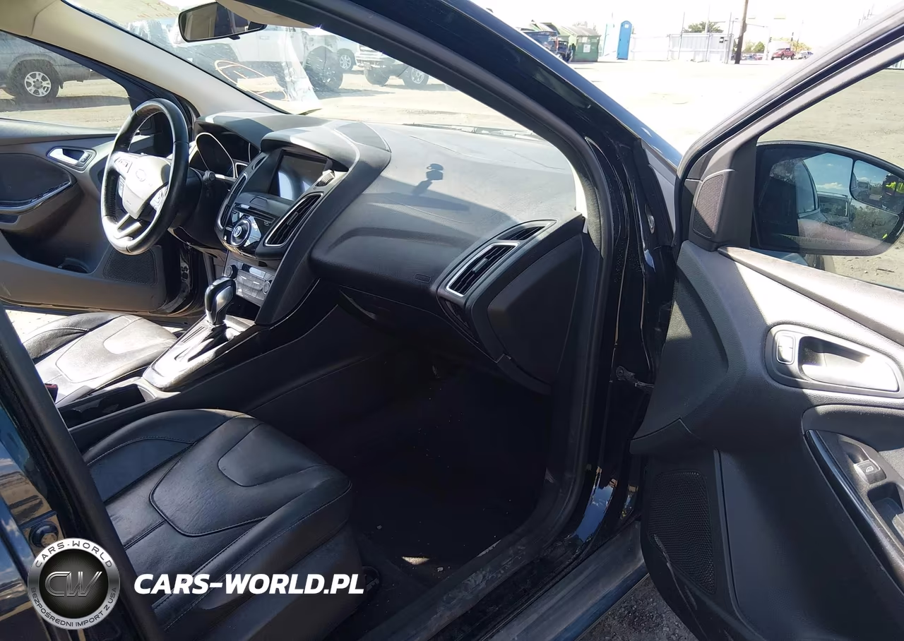 2016 Ford Focus Titanium VIN:1FADP3N22GL394964 - 5