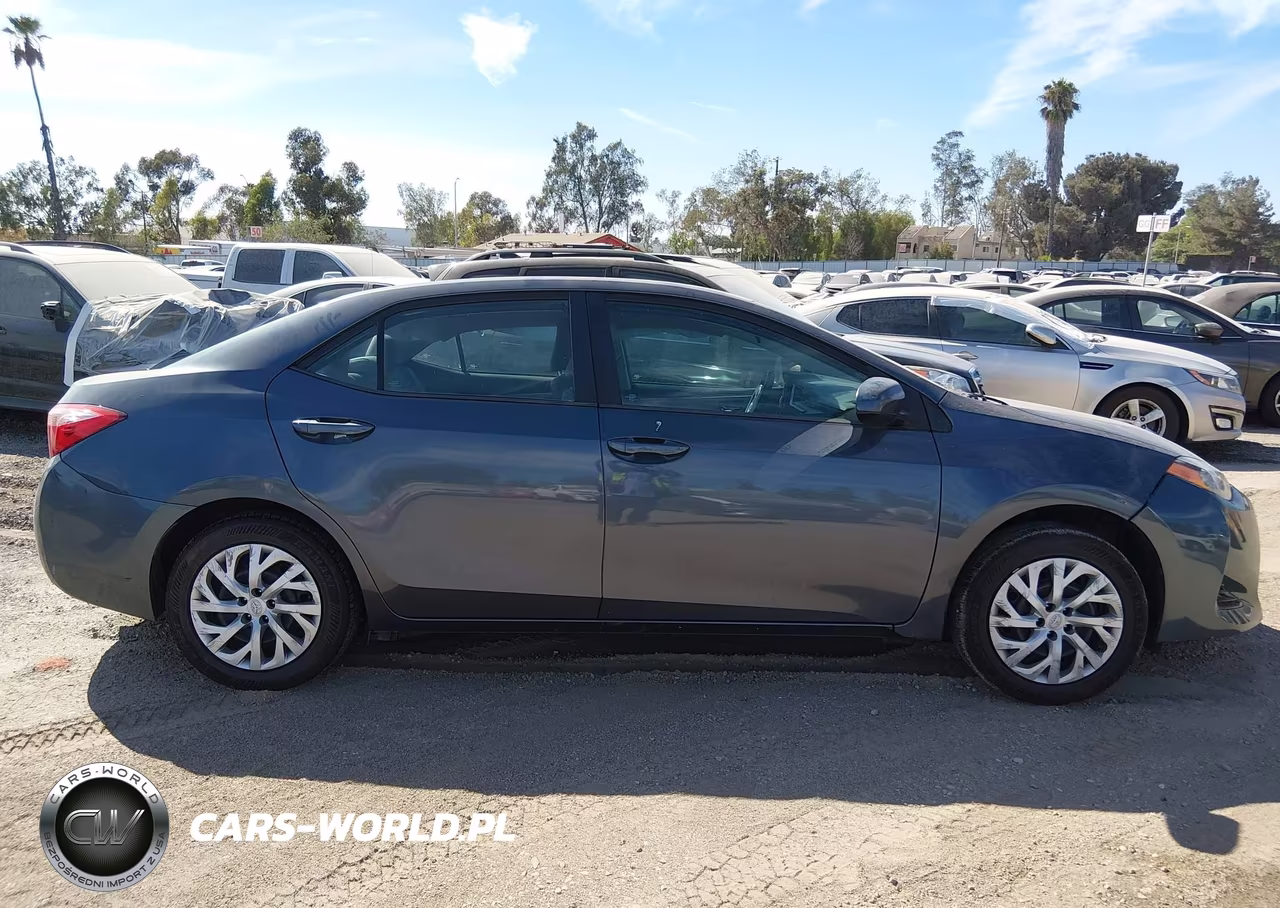 2017 Toyota Corolla Le VIN:5YFBURHE1HP669428 - 13