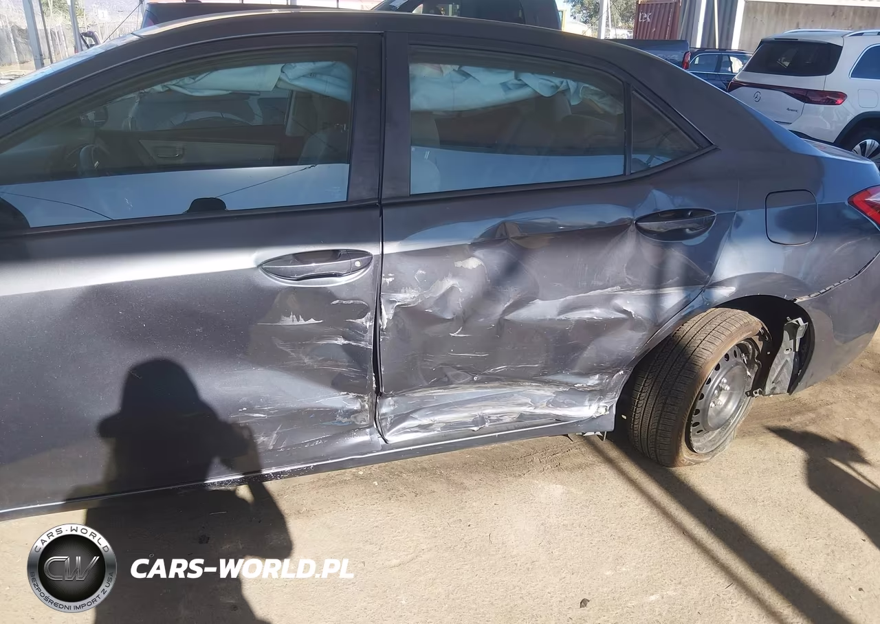 2017 Toyota Corolla Le VIN:5YFBURHE1HP669428 - 6