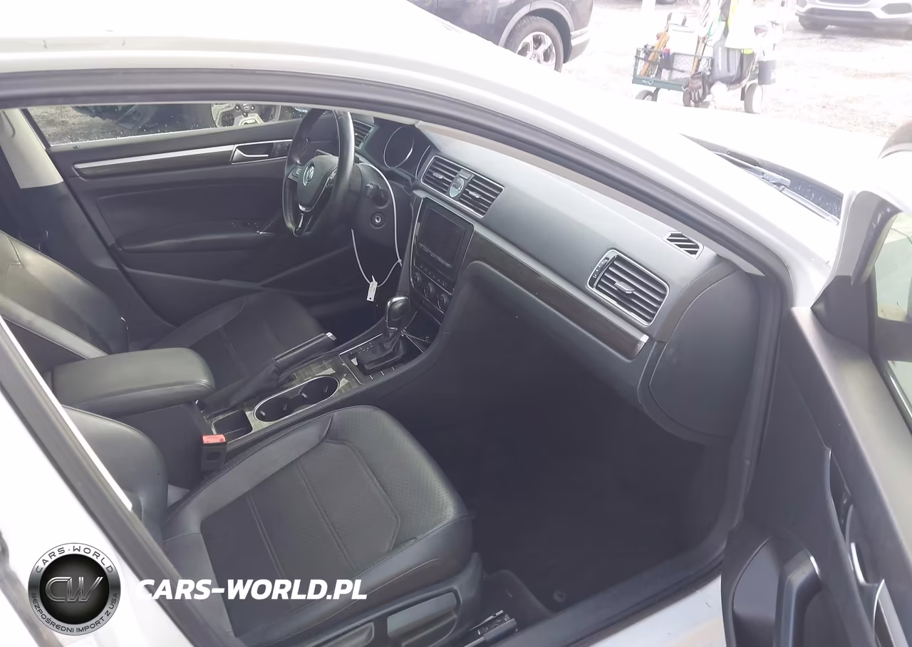 2016 Volkswagen Passat 1.8T Se VIN:1VWBT7A32GC010813 - 5