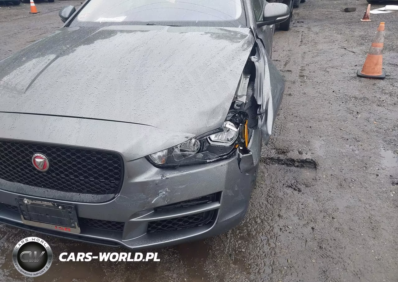 2018 Jaguar Xe 25T Prestige VIN:SAJAK4FX7JCP38048 - 17