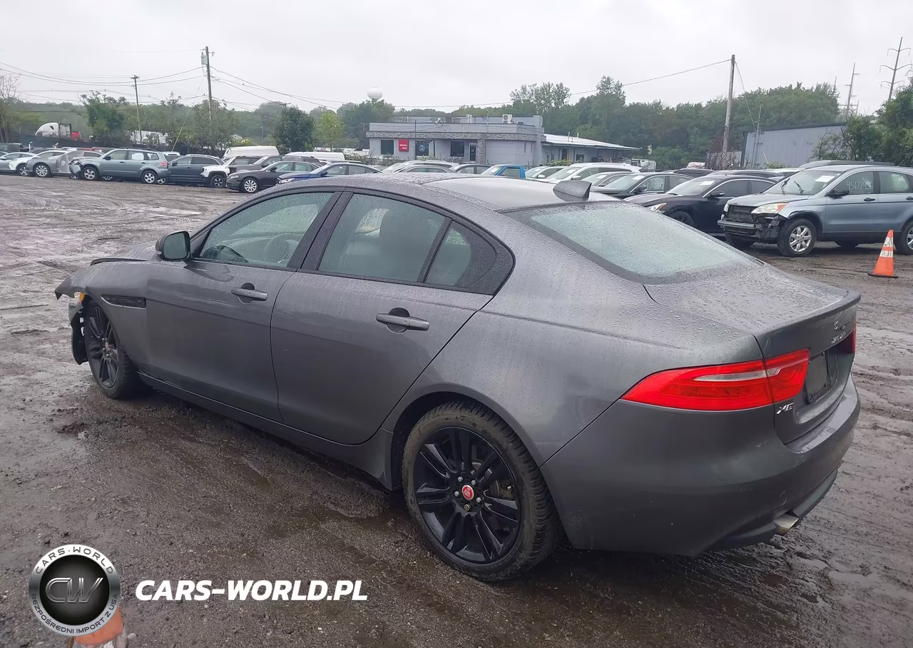 2018 Jaguar Xe 25T Prestige VIN:SAJAK4FX7JCP38048 - 3