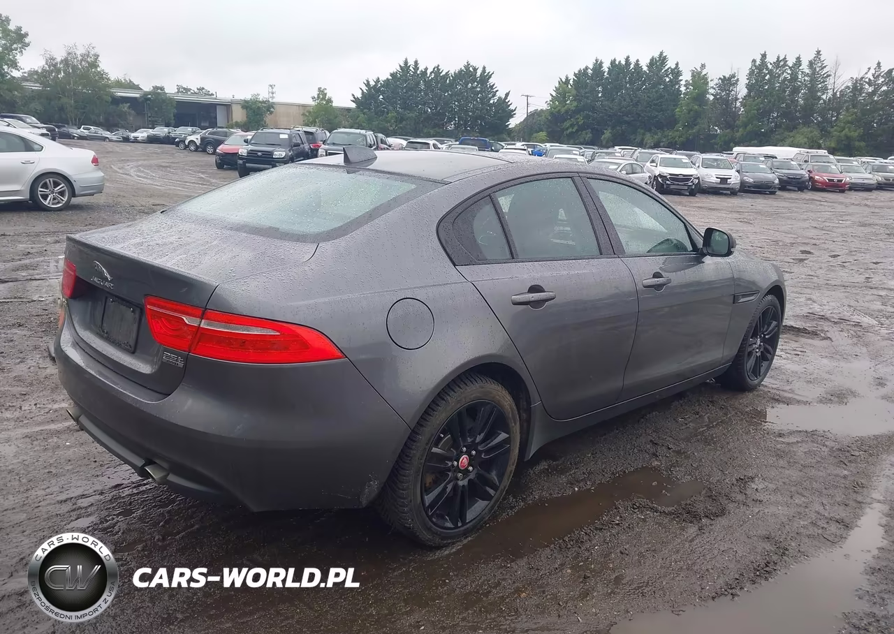 2018 Jaguar Xe 25T Prestige VIN:SAJAK4FX7JCP38048 - 4