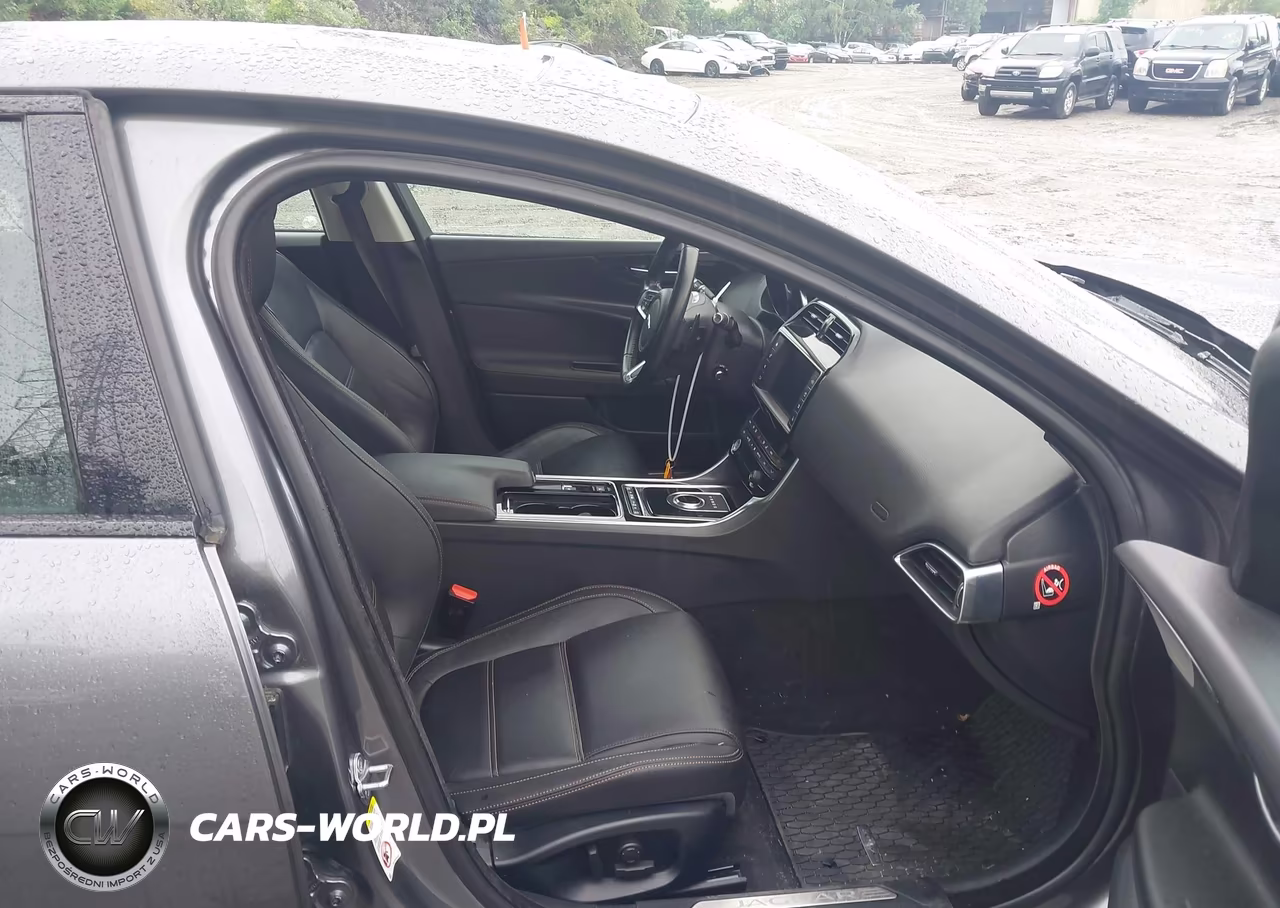 2018 Jaguar Xe 25T Prestige VIN:SAJAK4FX7JCP38048 - 5