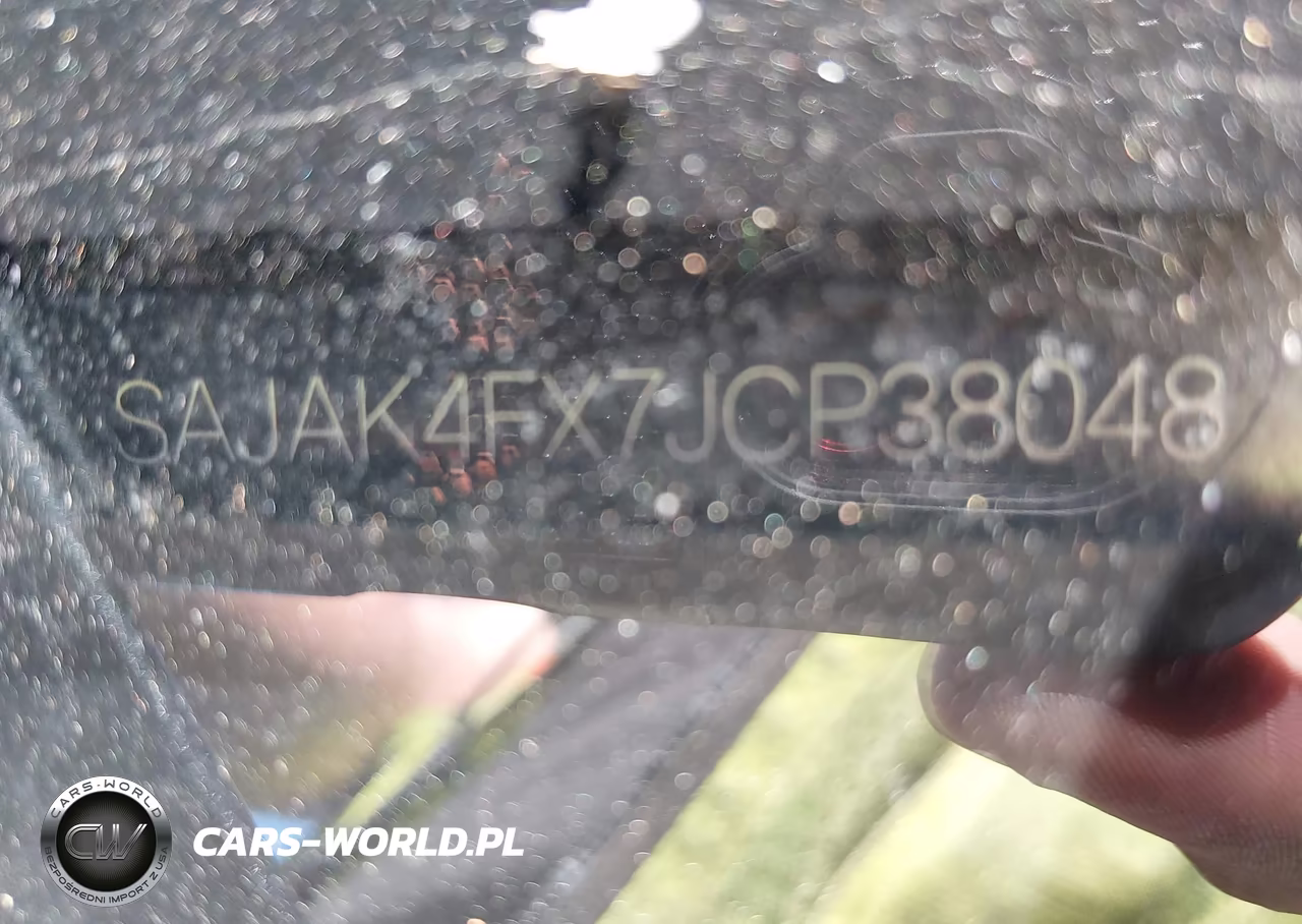 2018 Jaguar Xe 25T Prestige VIN:SAJAK4FX7JCP38048 - 9