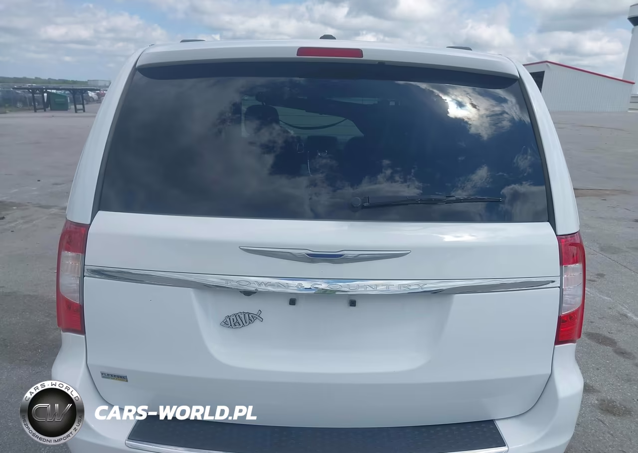 2016 Chrysler Town & Country Touring VIN:2C4RC1BG1GR198893 - 16