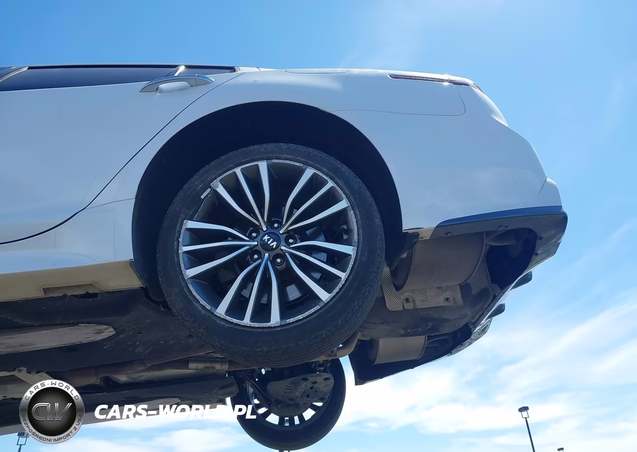 2018 Kia Stinger Premium VIN:KNAE25LA0J6037188 - 19