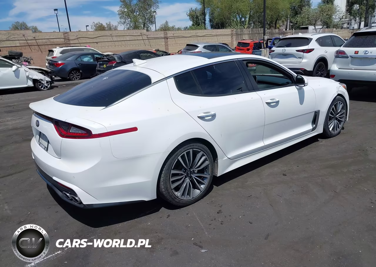 2018 Kia Stinger Premium VIN:KNAE25LA0J6037188 - 4