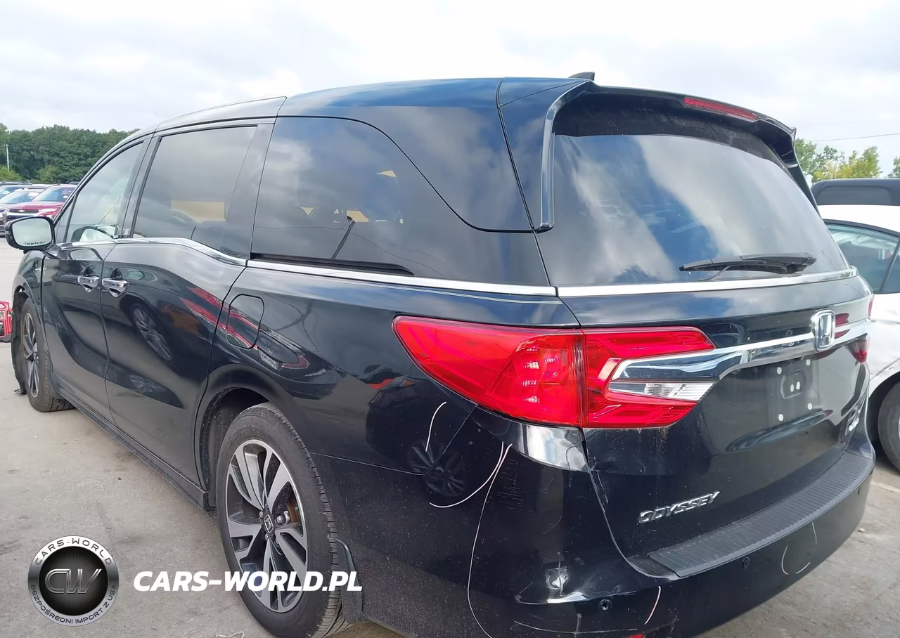 2018 Honda Odyssey Elite VIN:5FNRL6H98JB081241 - 3