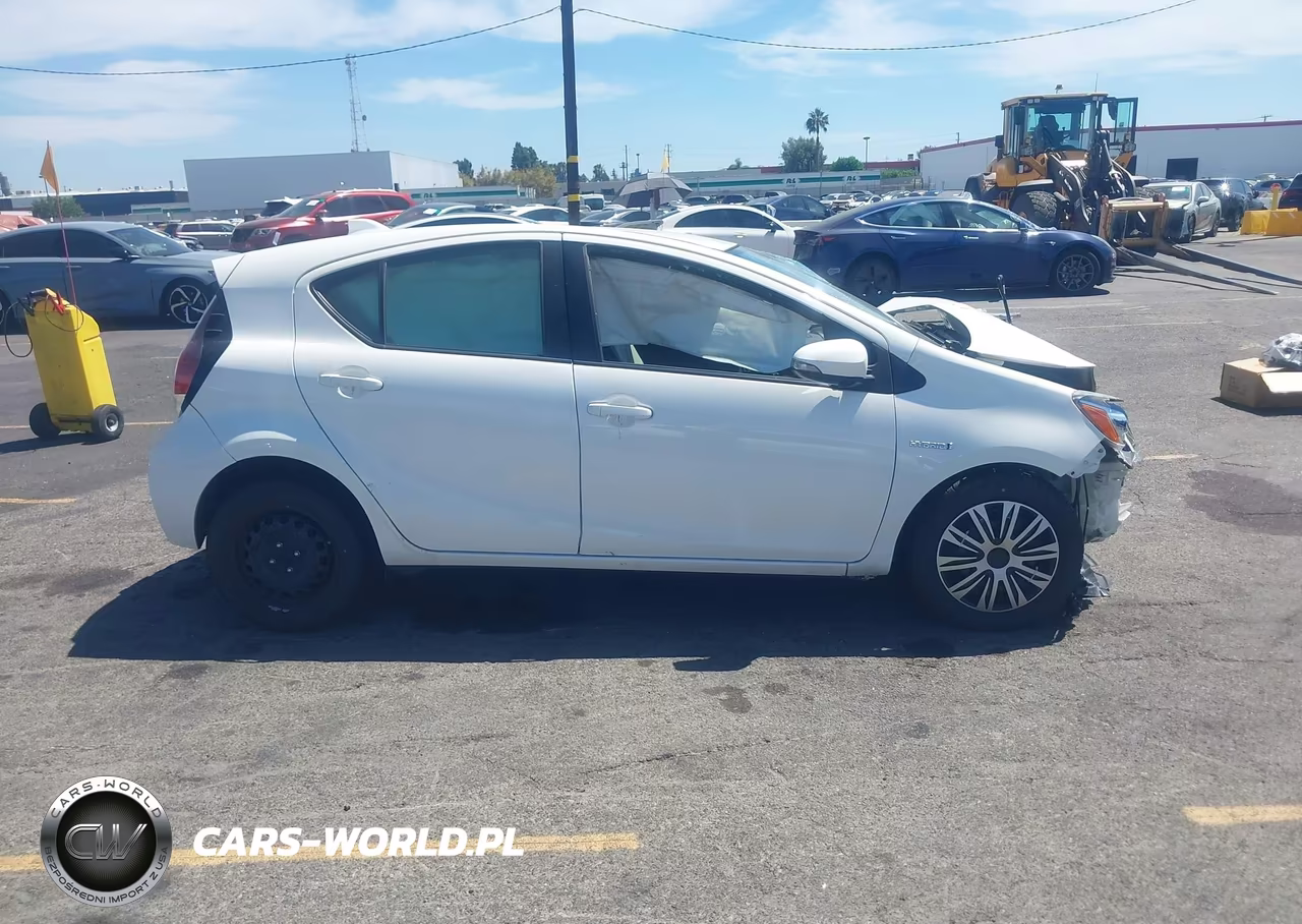 2016 Toyota Prius C One VIN:JTDKDTB33G1117873 - 13