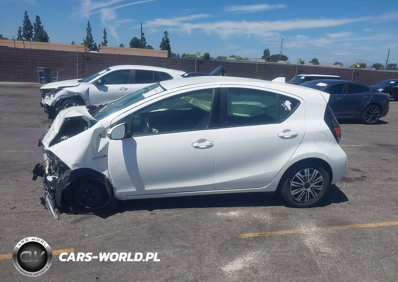 2016 Toyota Prius C One VIN:JTDKDTB33G1117873 - 14
