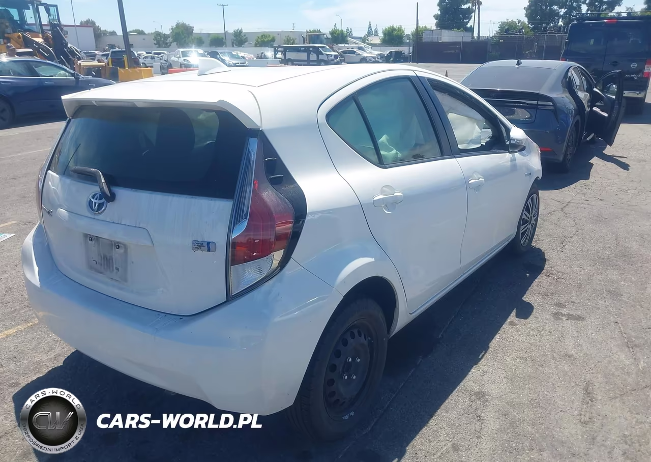 2016 Toyota Prius C One VIN:JTDKDTB33G1117873 - 4