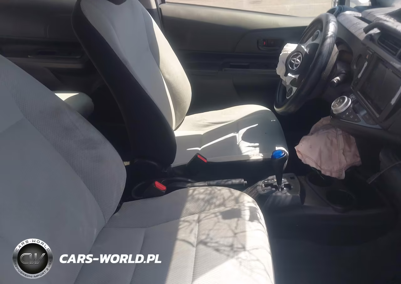 2016 Toyota Prius C One VIN:JTDKDTB33G1117873 - 5