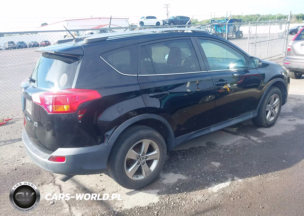 2015 Toyota Rav4 Xle VIN:2T3RFREV3FW270519 - 4