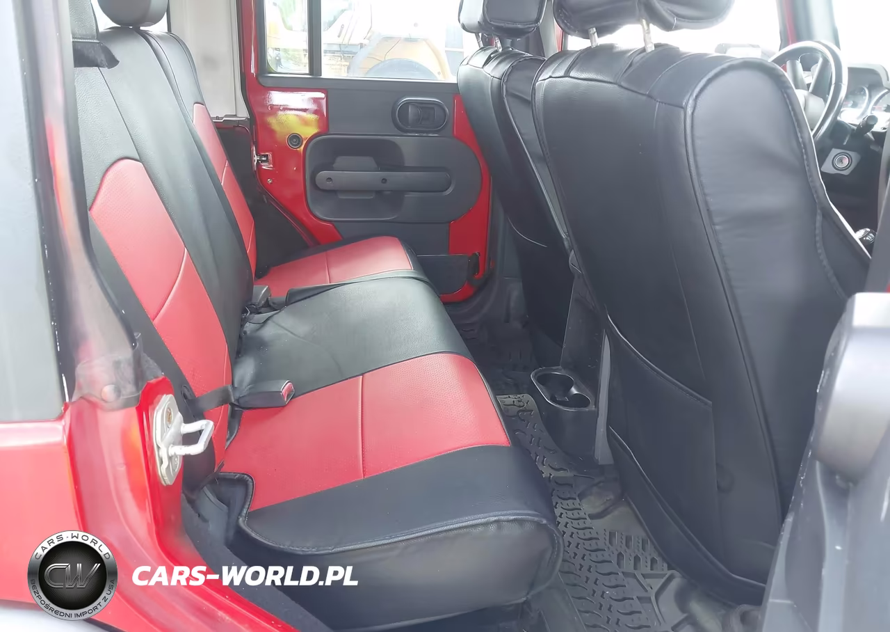 2008 Jeep Wrangler Unlimited Rubicon VIN:1J4GA69198L577320 - 8
