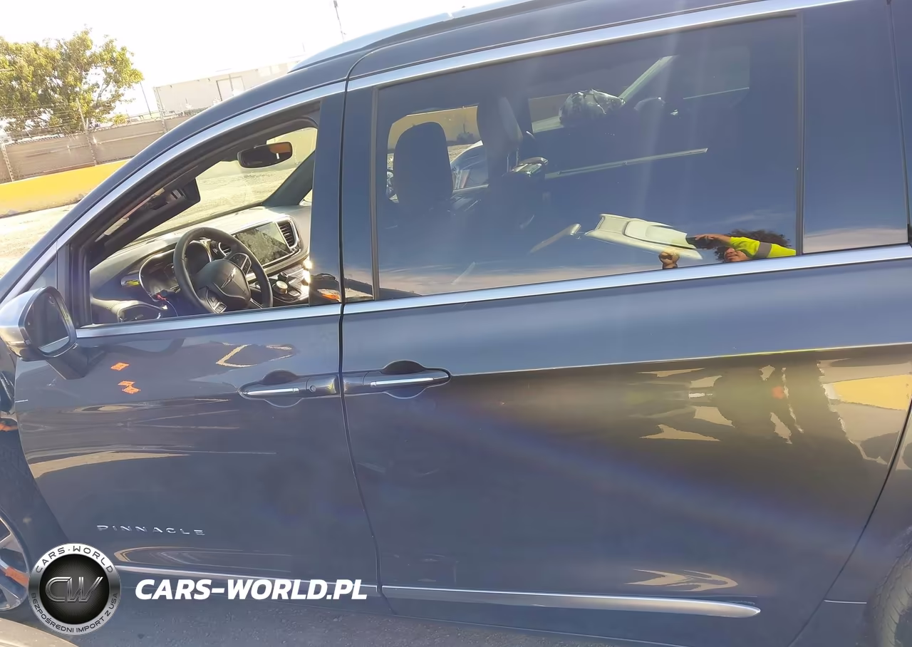 2022 Chrysler Pacifica Hybrid Pinnacle VIN:2C4RC1N78NR223474 - 15