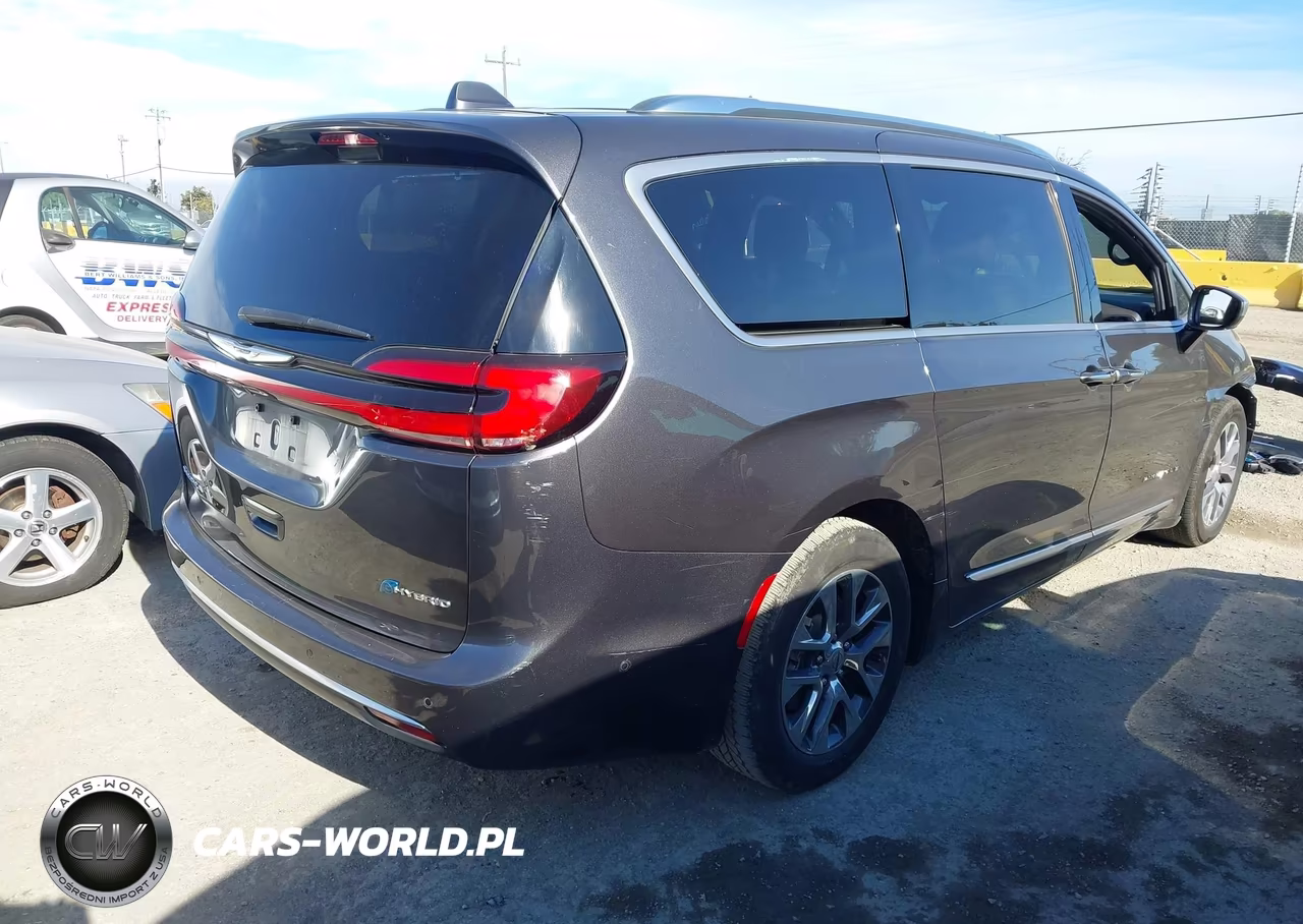 2022 Chrysler Pacifica Hybrid Pinnacle VIN:2C4RC1N78NR223474 - 4