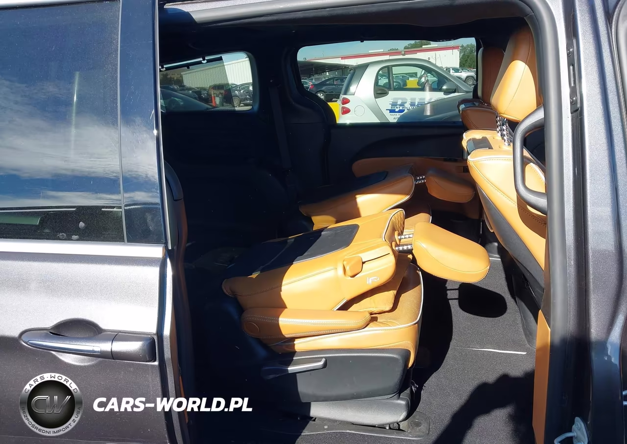 2022 Chrysler Pacifica Hybrid Pinnacle VIN:2C4RC1N78NR223474 - 8