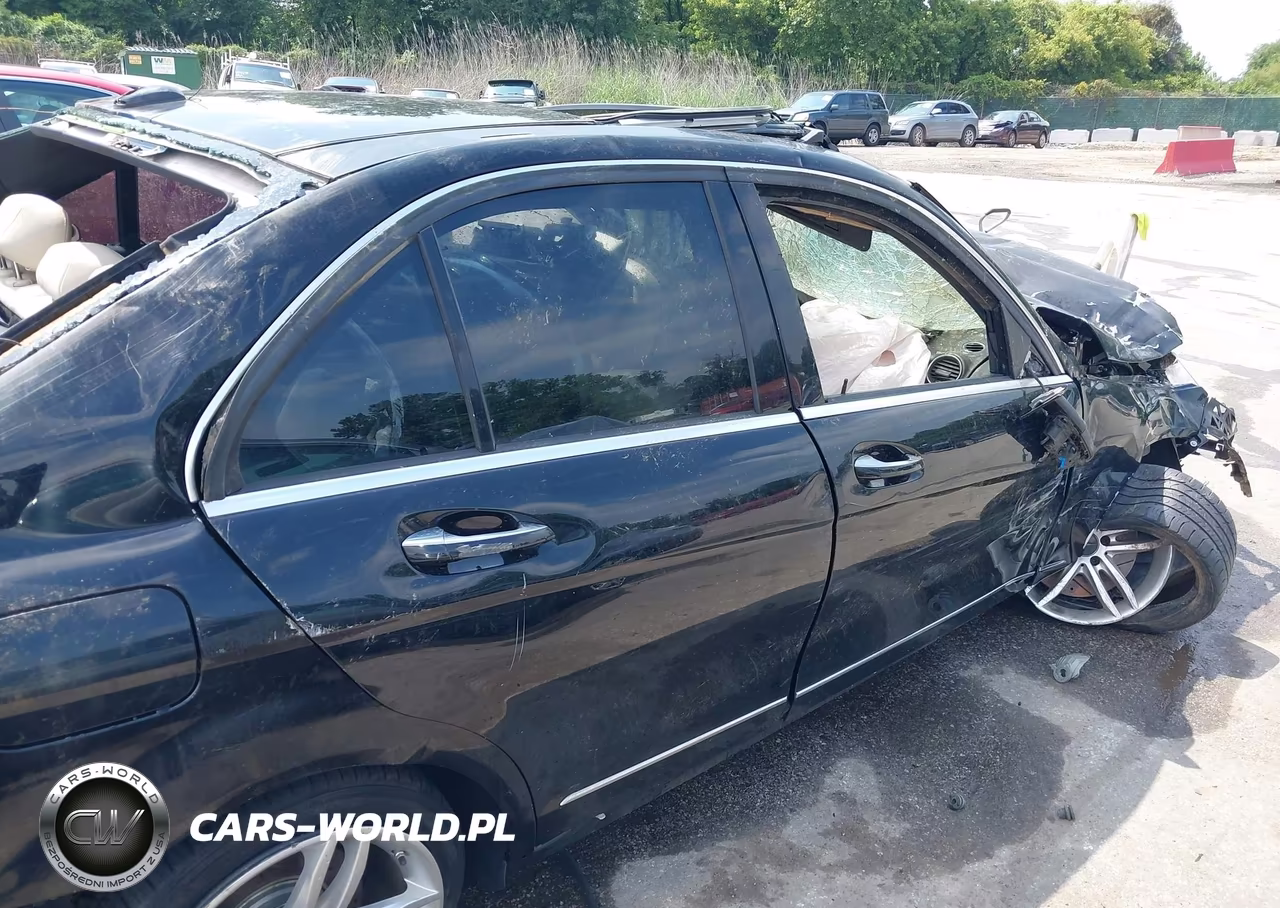 2013 Mercedes-Benz C 300 Sport 4Matic VIN:WDDGF8AB0DR246808 - 12