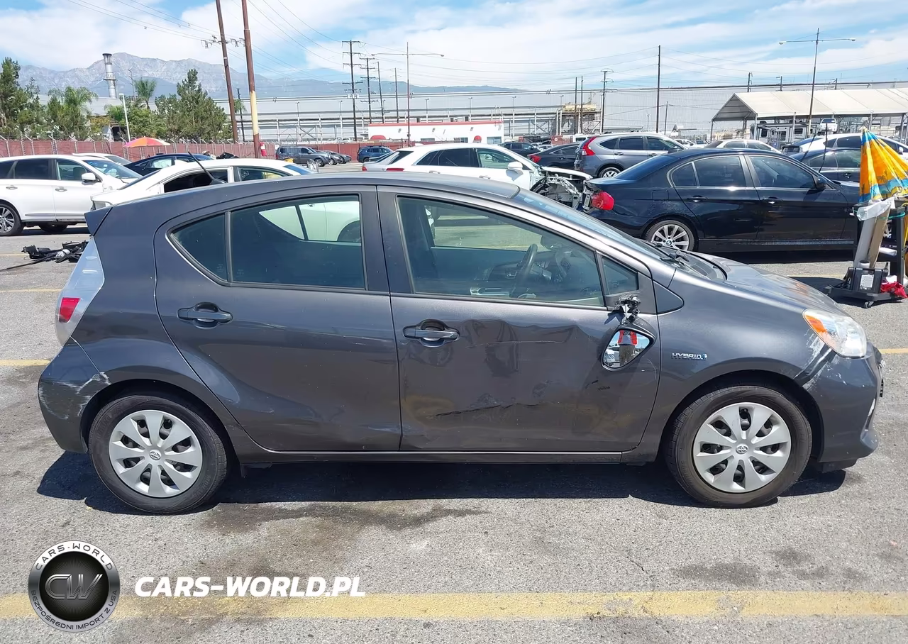 2013 Toyota Prius C Two VIN:JTDKDTB30D1545444 - 13