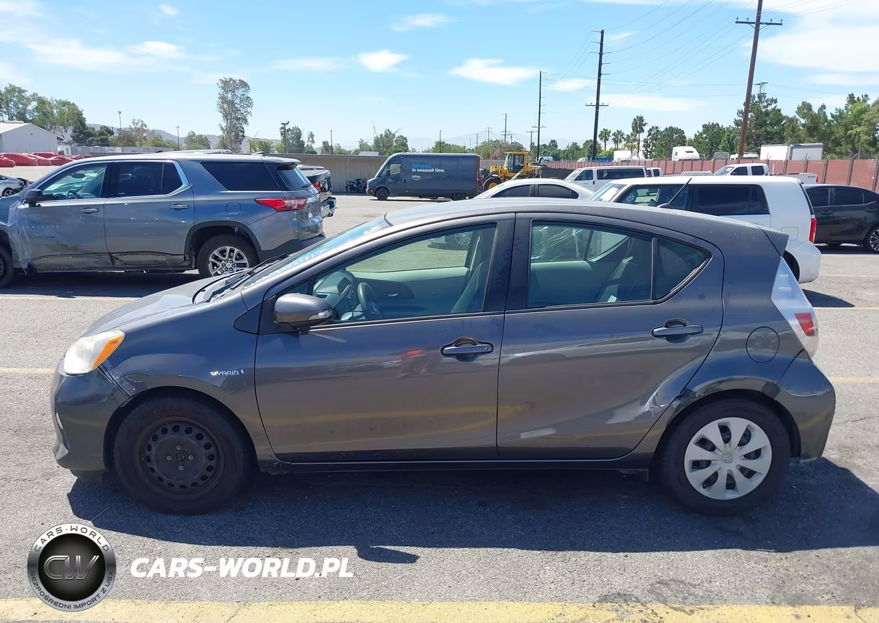 2013 Toyota Prius C Two VIN:JTDKDTB30D1545444 - 14