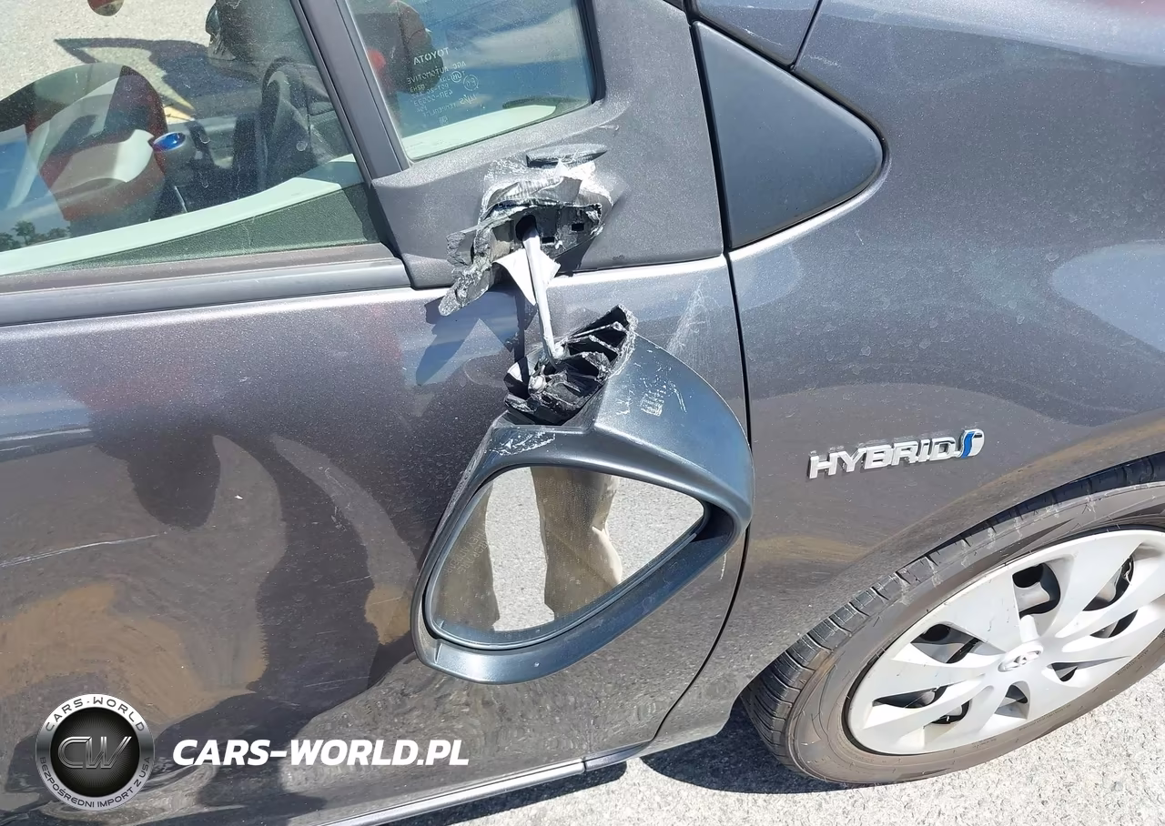 2013 Toyota Prius C Two VIN:JTDKDTB30D1545444 - 18