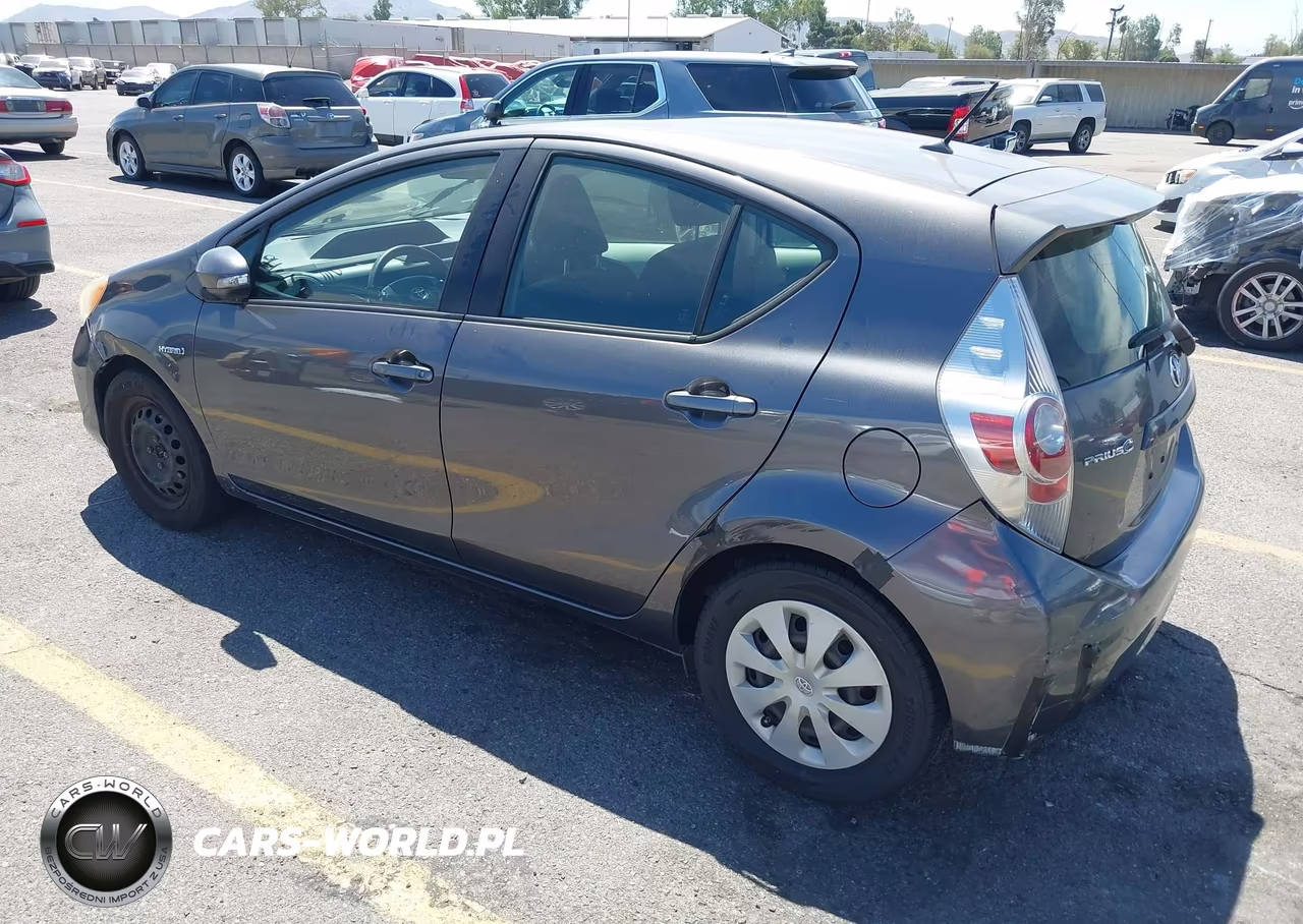 2013 Toyota Prius C Two VIN:JTDKDTB30D1545444 - 3