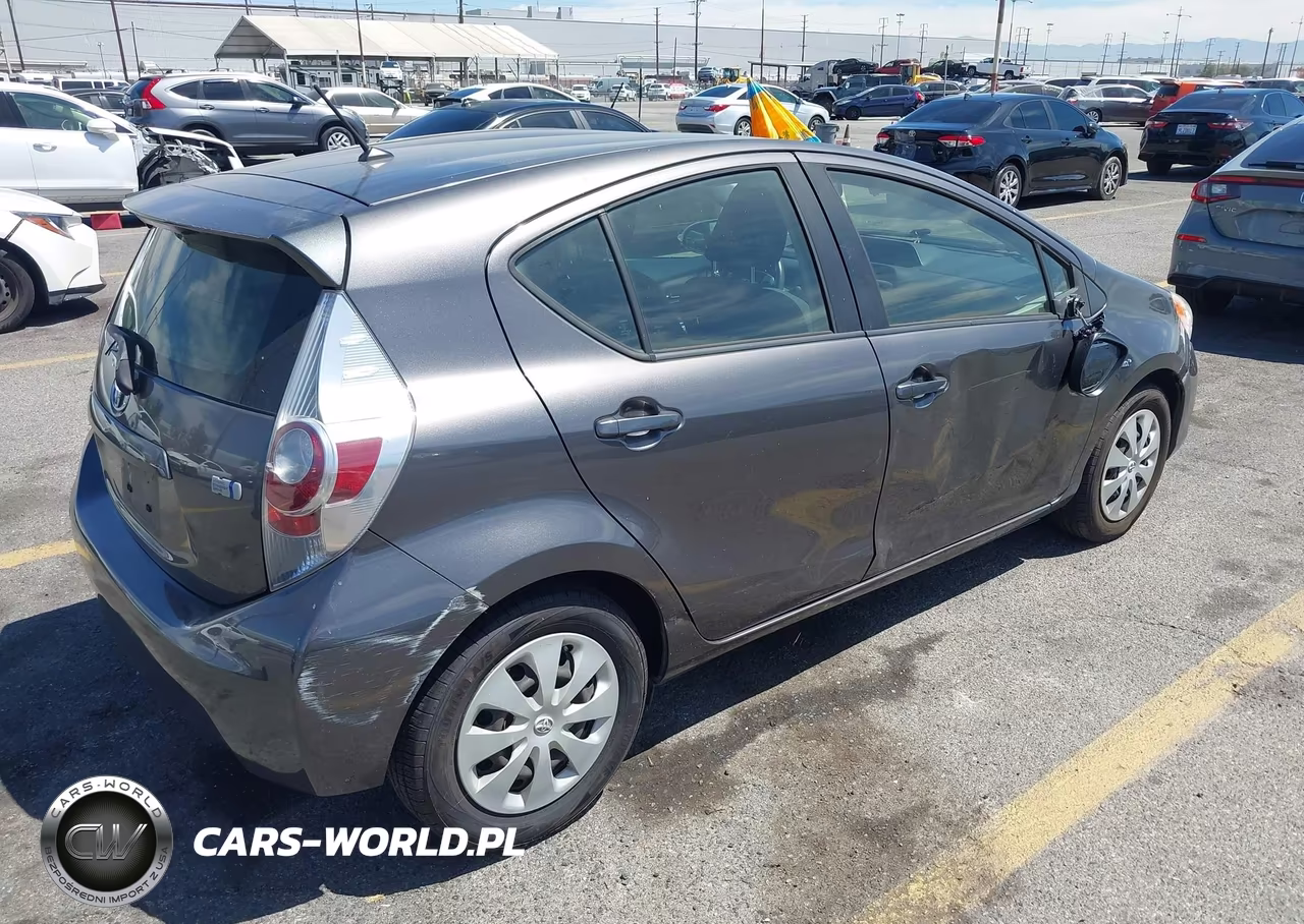 2013 Toyota Prius C Two VIN:JTDKDTB30D1545444 - 4