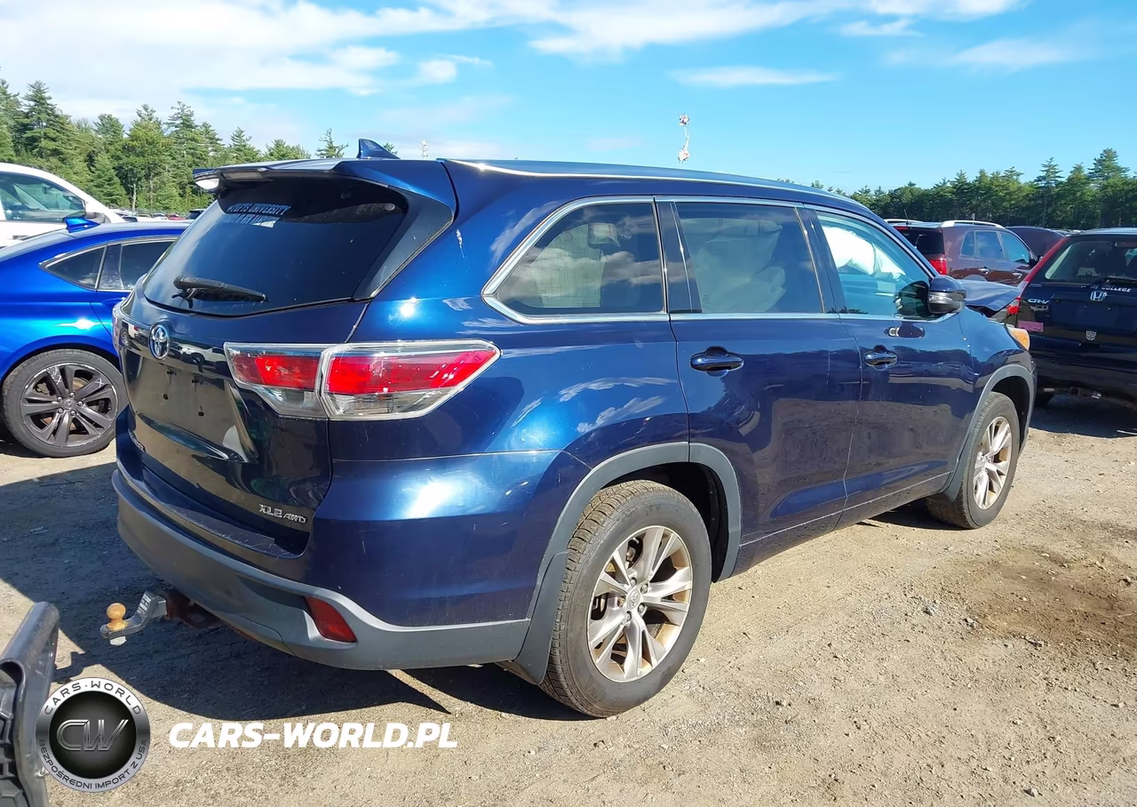 2015 Toyota Highlander Xle V6 VIN:5TDJKRFH7FS158793 - 4