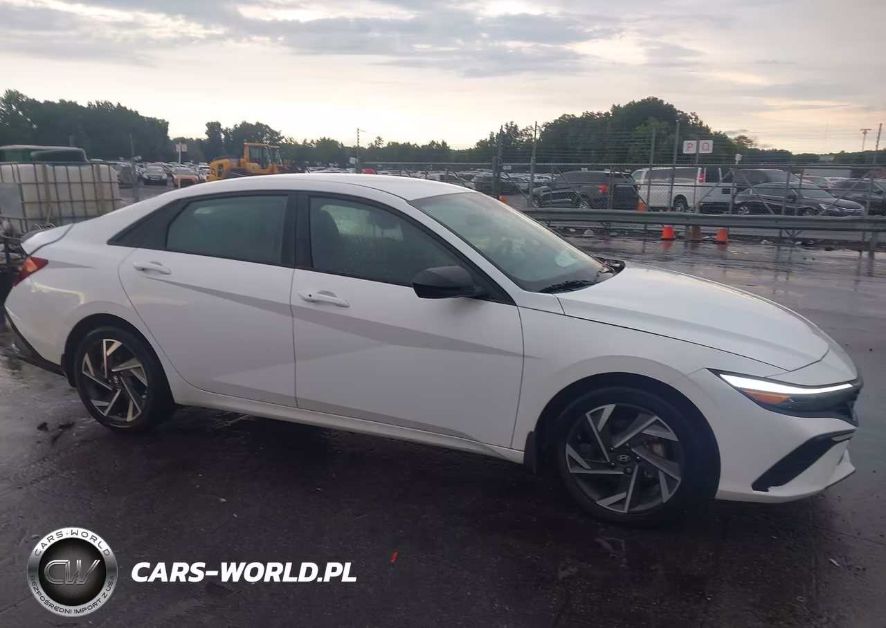 2025 Hyundai Elantra Sel Sport VIN:KMHLM4DG2SU021830 - 13