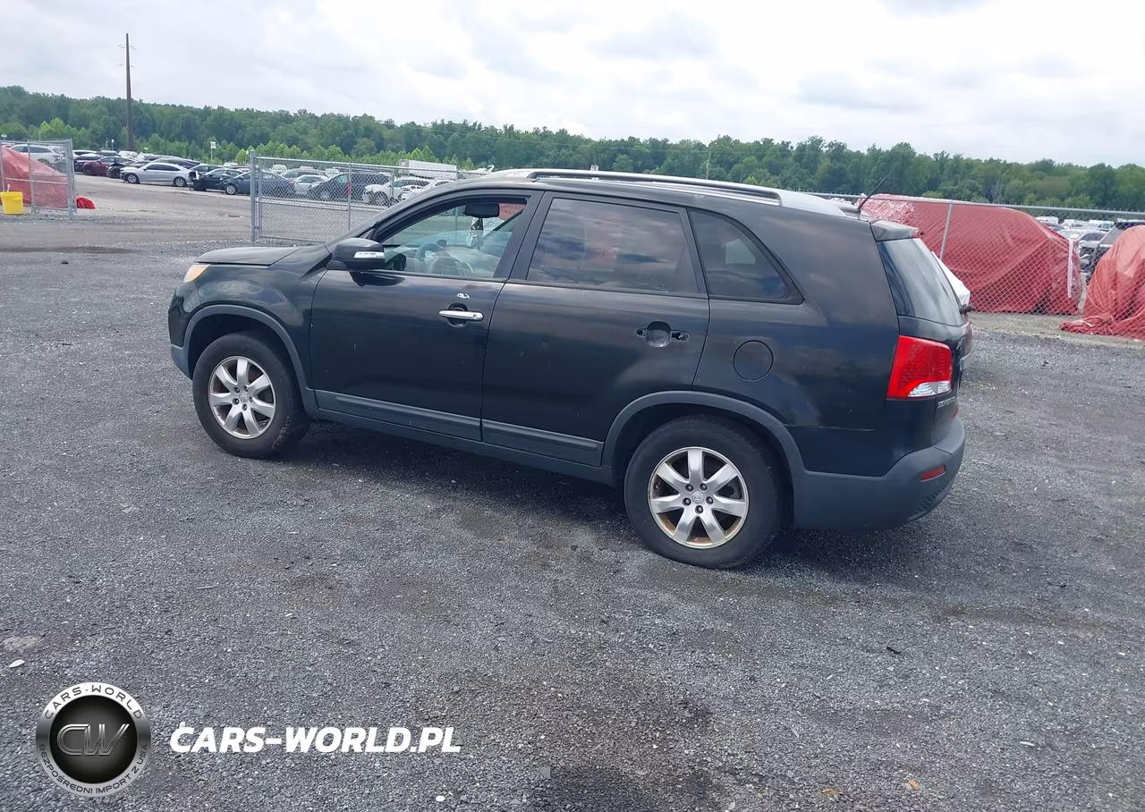 2011 Kia Sorento Lx VIN:5XYKT4A10BG127911 - 3
