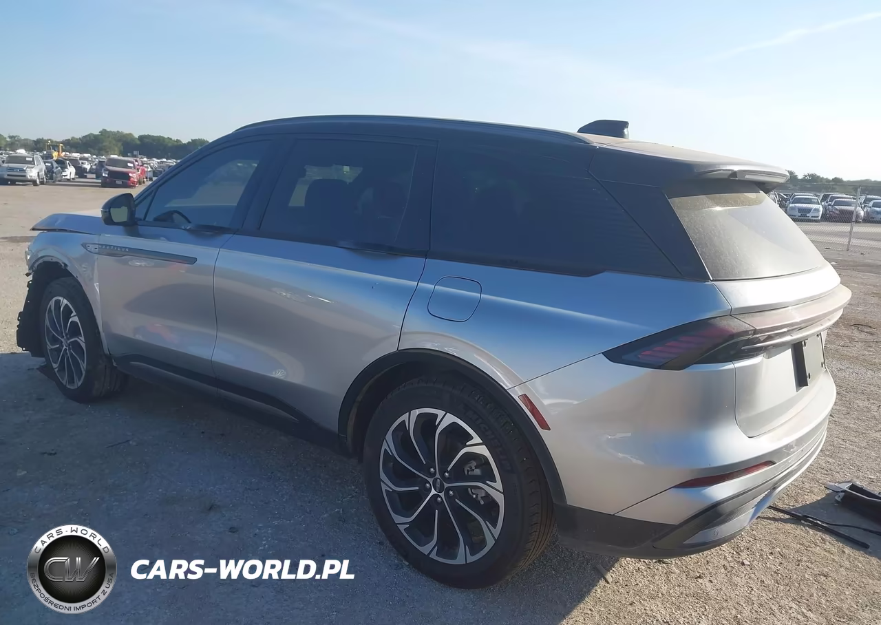 2025 Lincoln Nautilus Reserve VIN:5LMPJ8KA4SJ895515 - 3