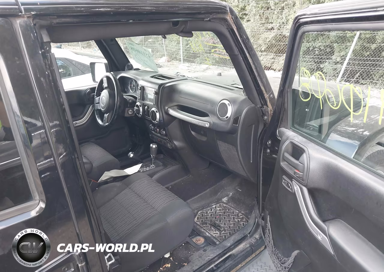 2012 Jeep Wrangler Unlimited Sahara VIN:1C4BJWEG0CL152913 - 5