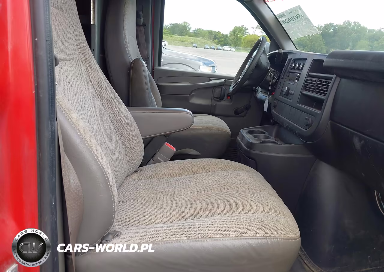 2010 Chevrolet Express 3500 Work Van VIN:1GC2GTAG8A1184035 - 5