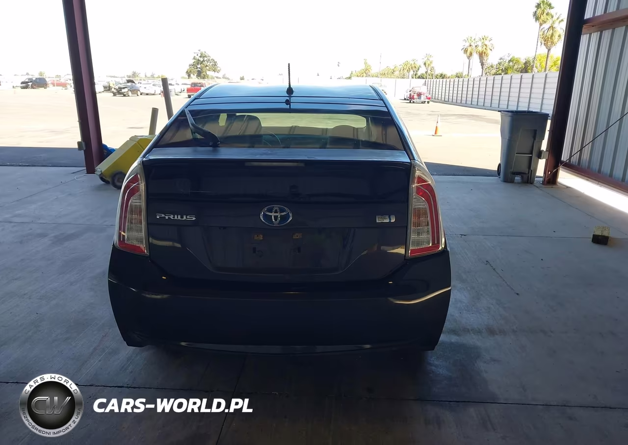 2015 Toyota Prius Two VIN:JTDKN3DUXF1999139 - 16