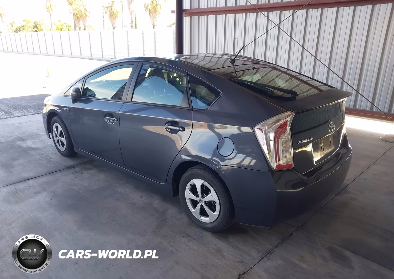 2015 Toyota Prius Two VIN:JTDKN3DUXF1999139 - 3