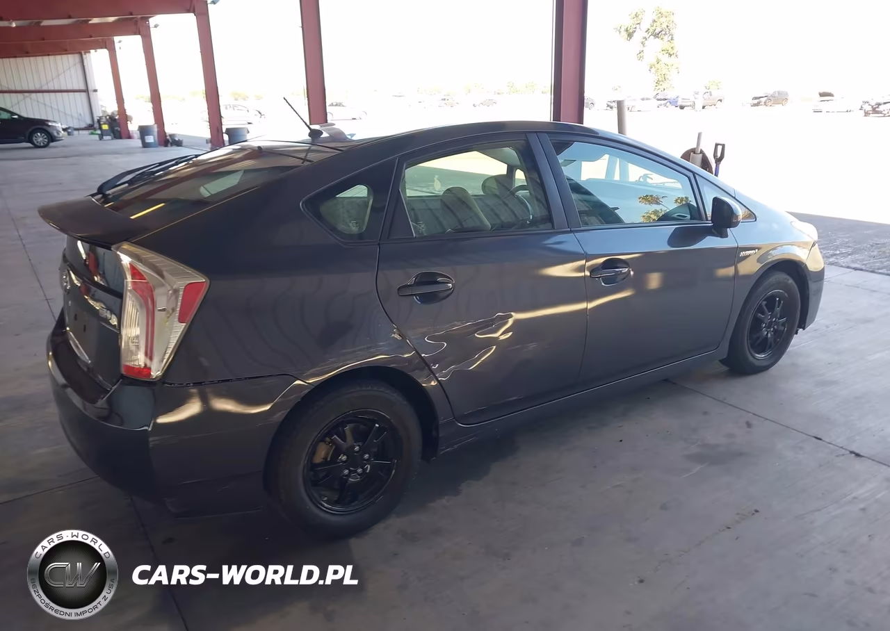 2015 Toyota Prius Two VIN:JTDKN3DUXF1999139 - 4