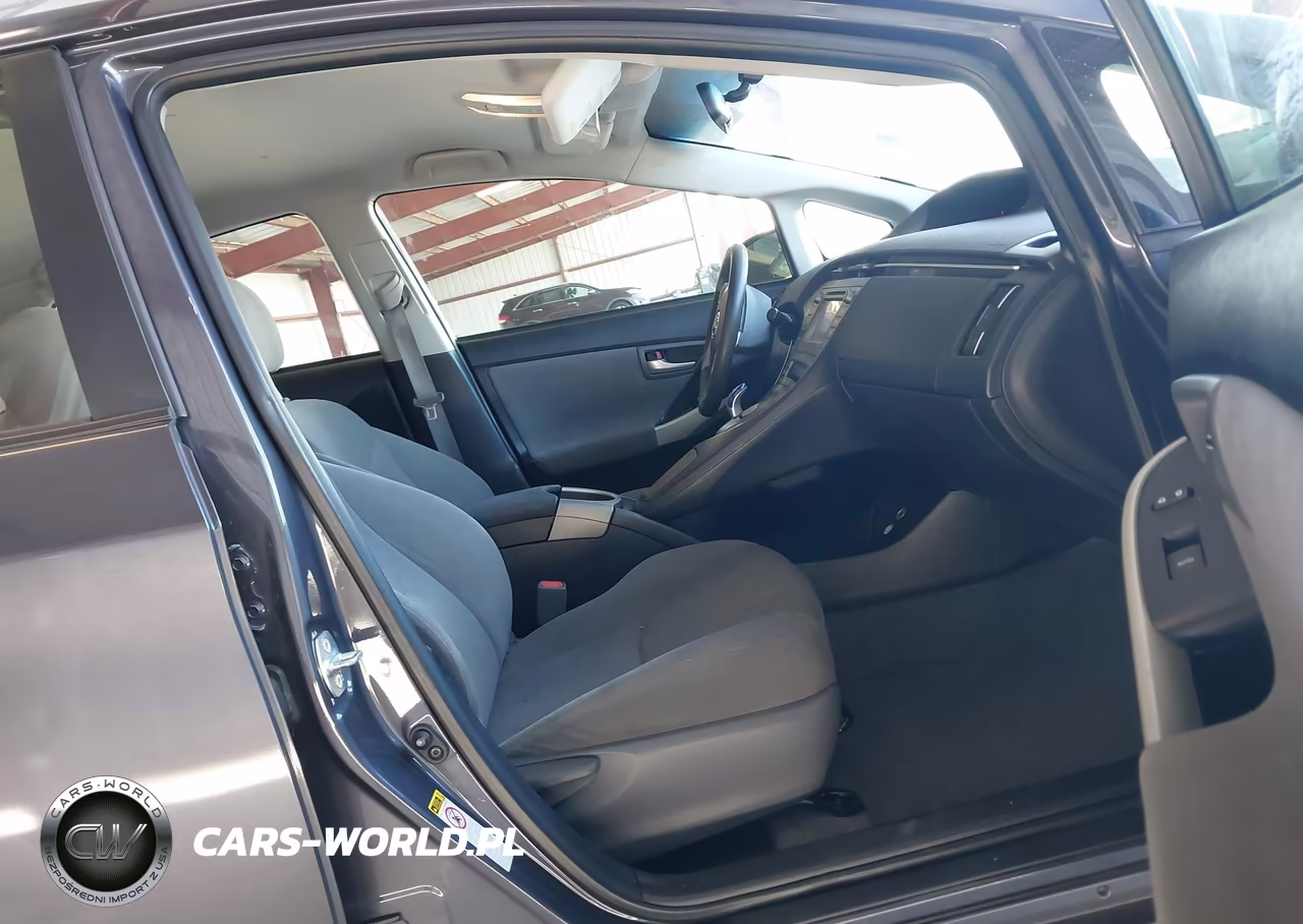 2015 Toyota Prius Two VIN:JTDKN3DUXF1999139 - 5